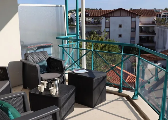 Appartement A Ciboure Avec Piscine Chauffee Et Parking Prive - Fr-1-239-560