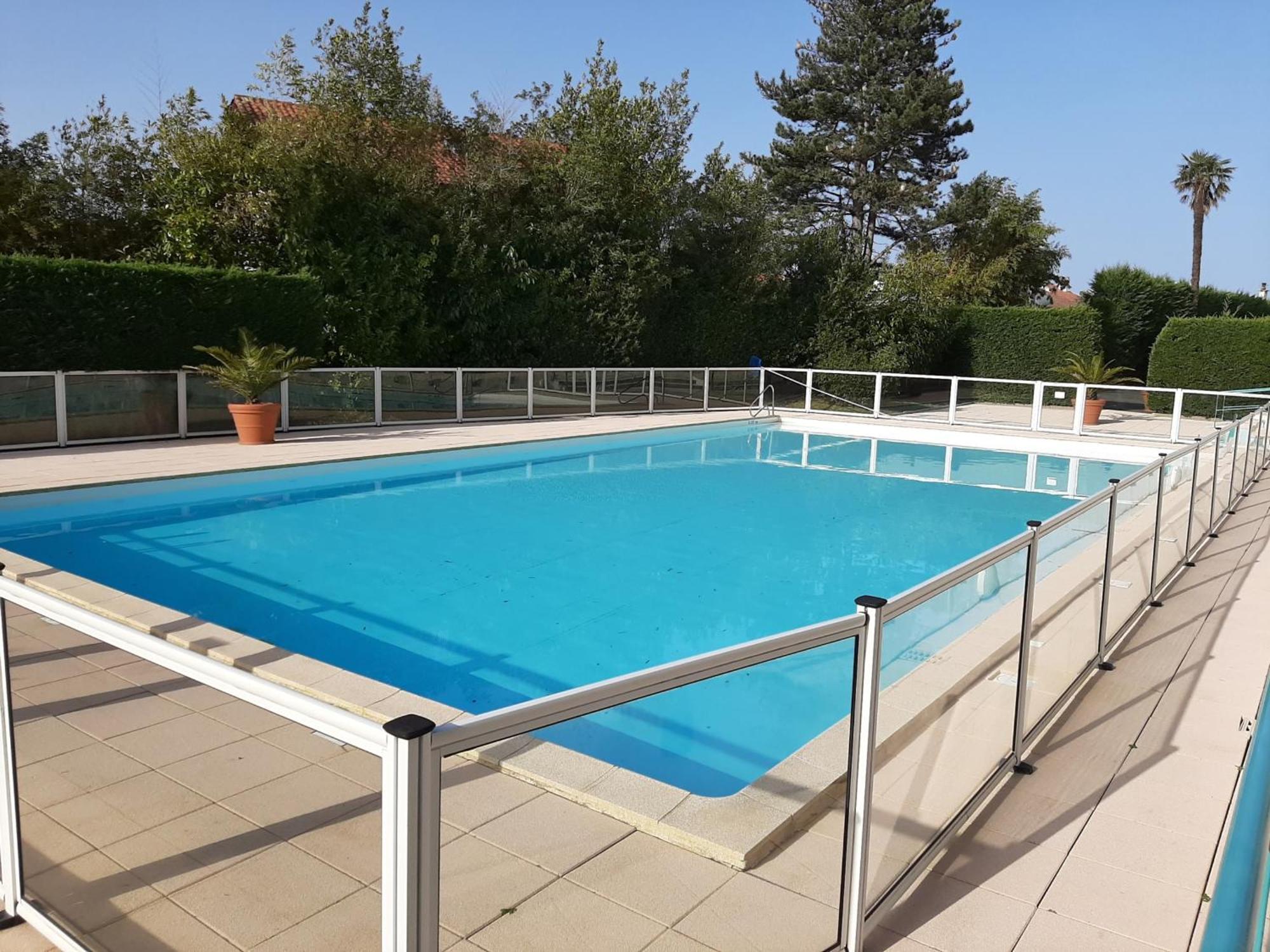 A Avec Piscine Chauffee Et Parking Prive - Fr-1-239-560 *