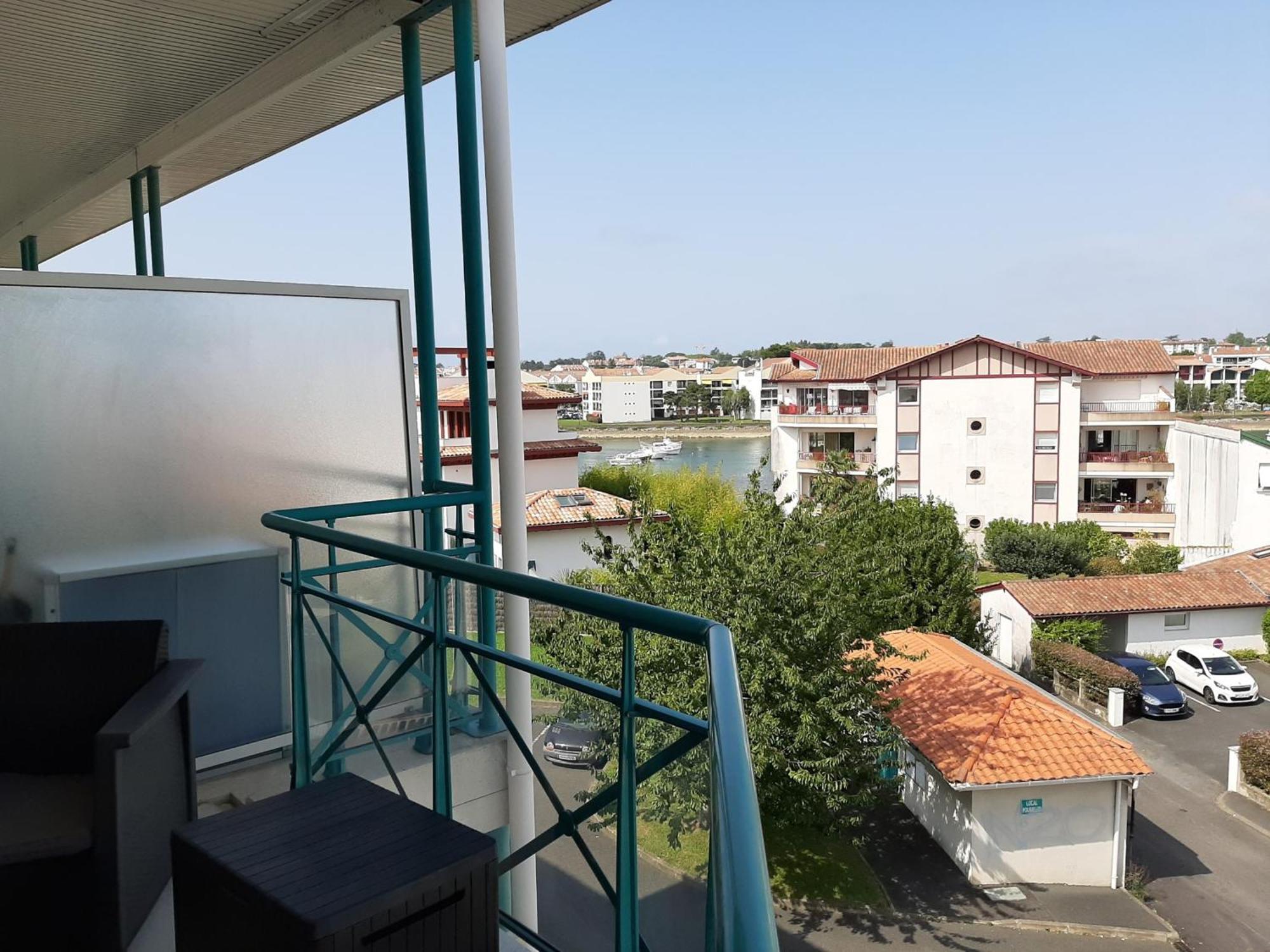 A Avec Piscine Chauffee Et Parking Prive - Fr-1-239-560